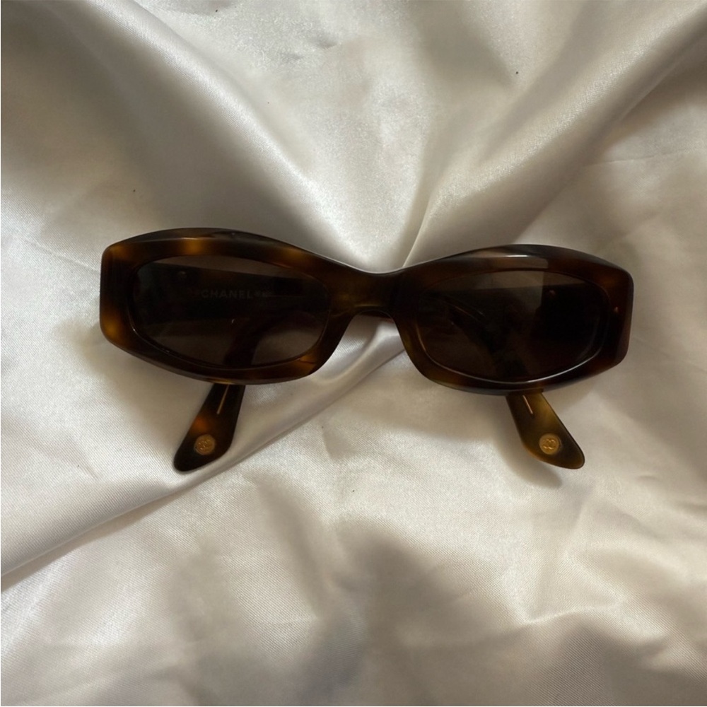 CHANEL Vintage Brown Tortoiseshell Sunglasses